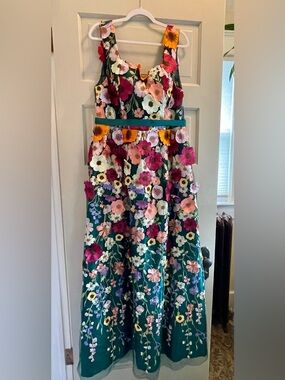 FAERIESTY Emerald Green Dress with Textured Accent